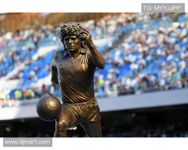 用软陶打造足球球星雕像 细致工艺还原球场英雄风采