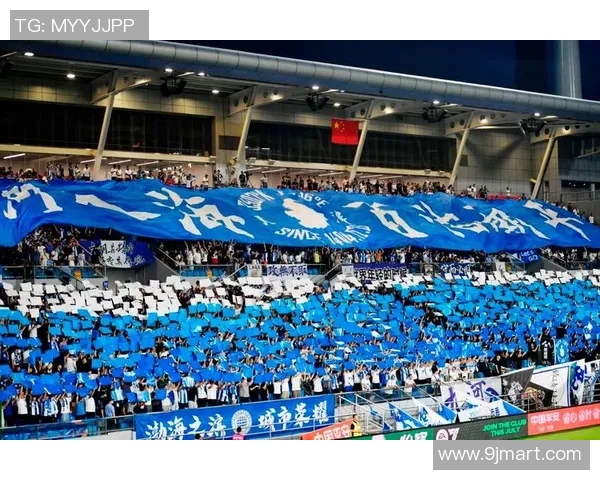 足球巨星精彩瞬间卡点展现炙热激情与荣耀时刻，让你领略球场英雄风采